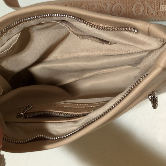 Upgrade Your Style with the Orlandi Valentino Crossbody Bag - Vegan Leather - Picture 12 of 14